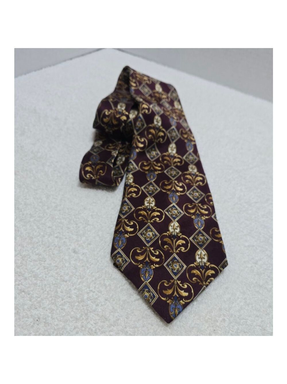 Men's Arrow Burgundy Gold Patterned Silk Tie One Size